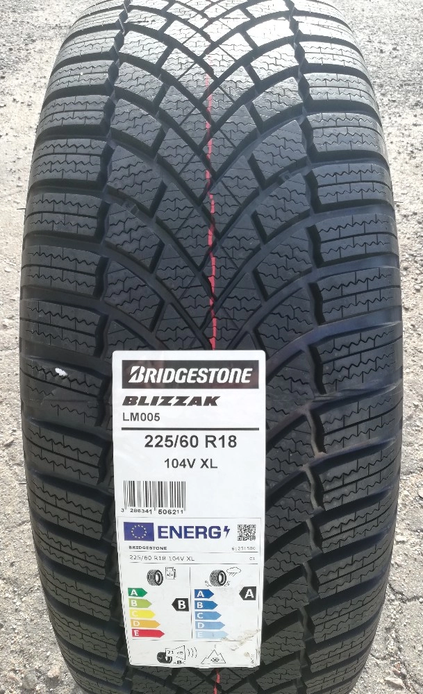 BRIDGESTONE BLIZZAK LM005 285/45R19