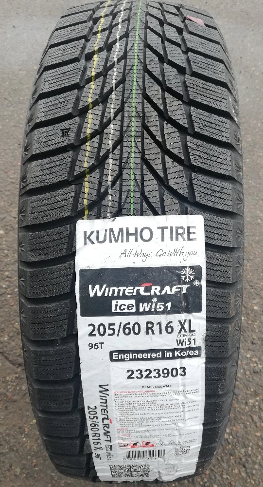 KUMHO WINTERCRAFT ICE WI51 235/45R18