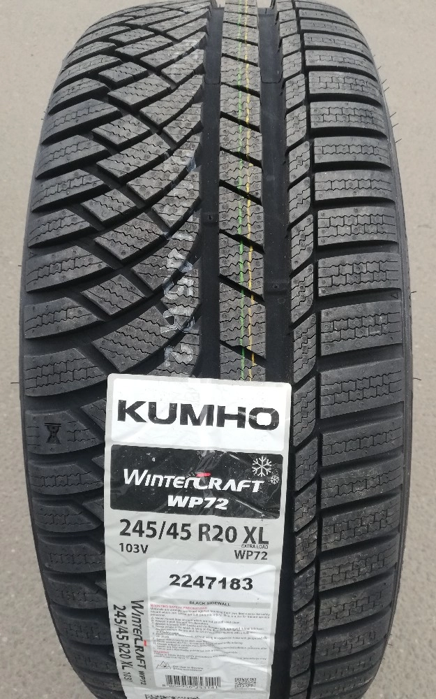 KUMHO WINTERCRAFT WP72 245/45R20