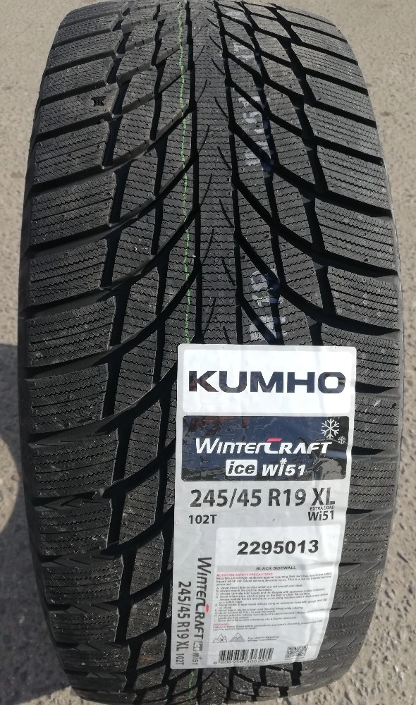 KUMHO WINTERCRAFT ICE WI51 235/45R18